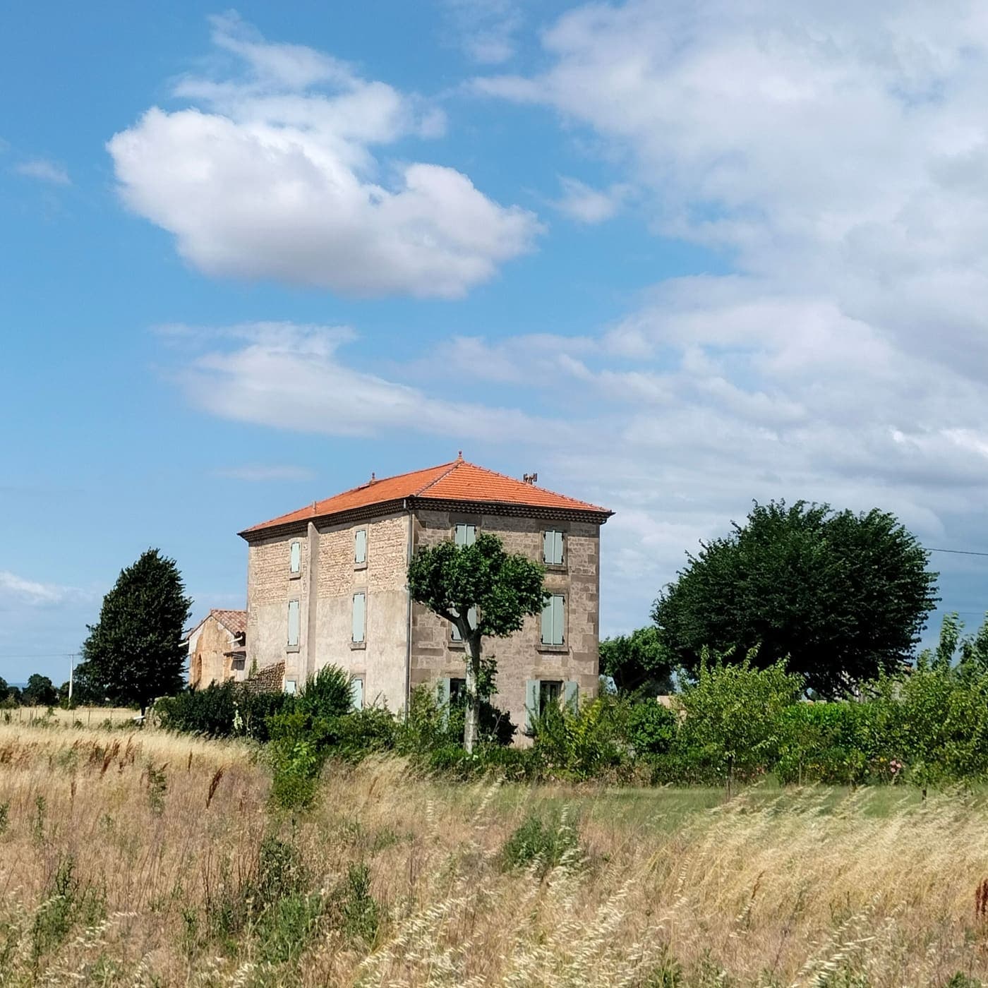 A stone farmhouse among fields near Toulouse
